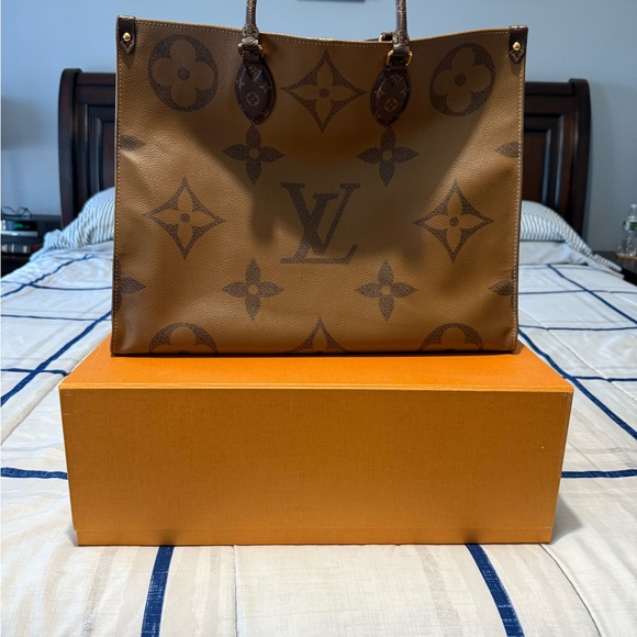 Louis Vuitton On the go tote in reverse monogram GM - Picture 1 of 12